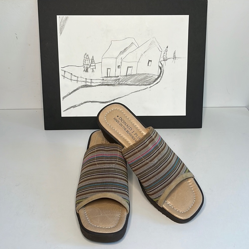 Donald Pliner IPM Light Taupe Wedge Sandal women’s size 6.5